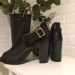 The perfect ladies night heel 💃🏽👠